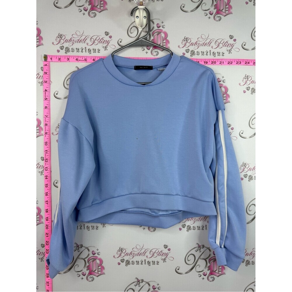 21 saints Light Blue Cropped Crewneck Sweatshirt with White Sleeve Stripe